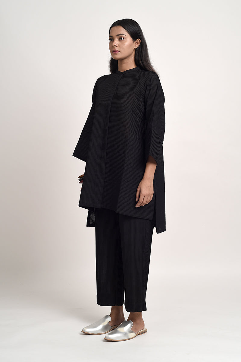 PINTUCKED BLACK HIGH-LOW SHIRT
