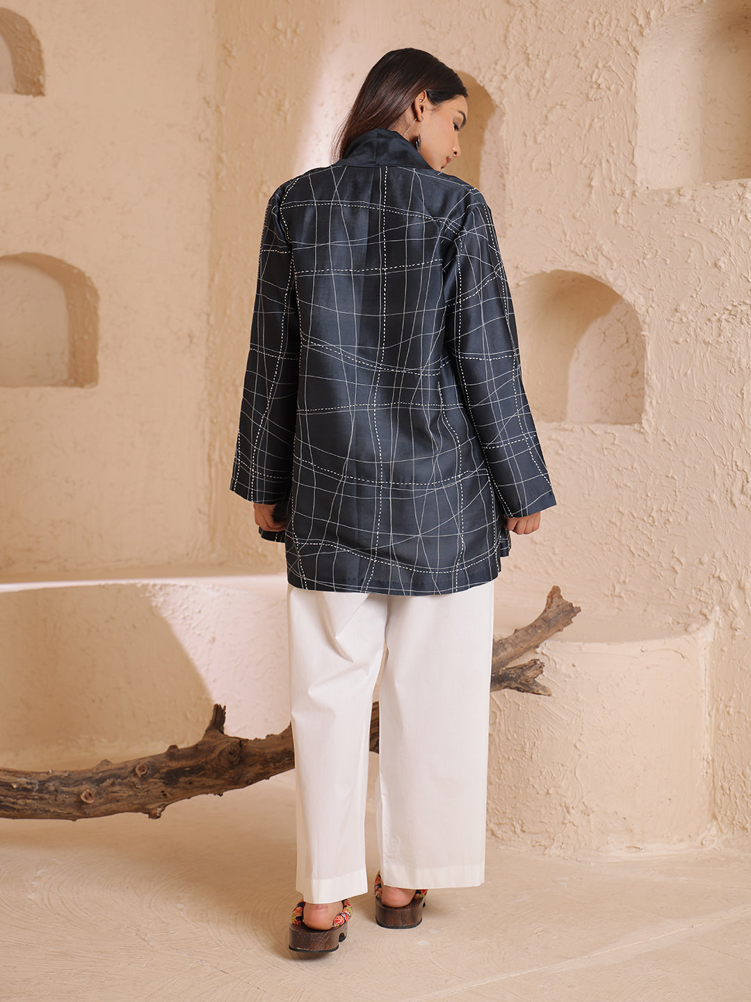 OVERGARMENT WITH A SLIP