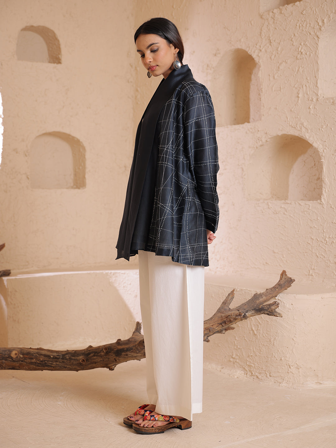OVERGARMENT WITH A SLIP